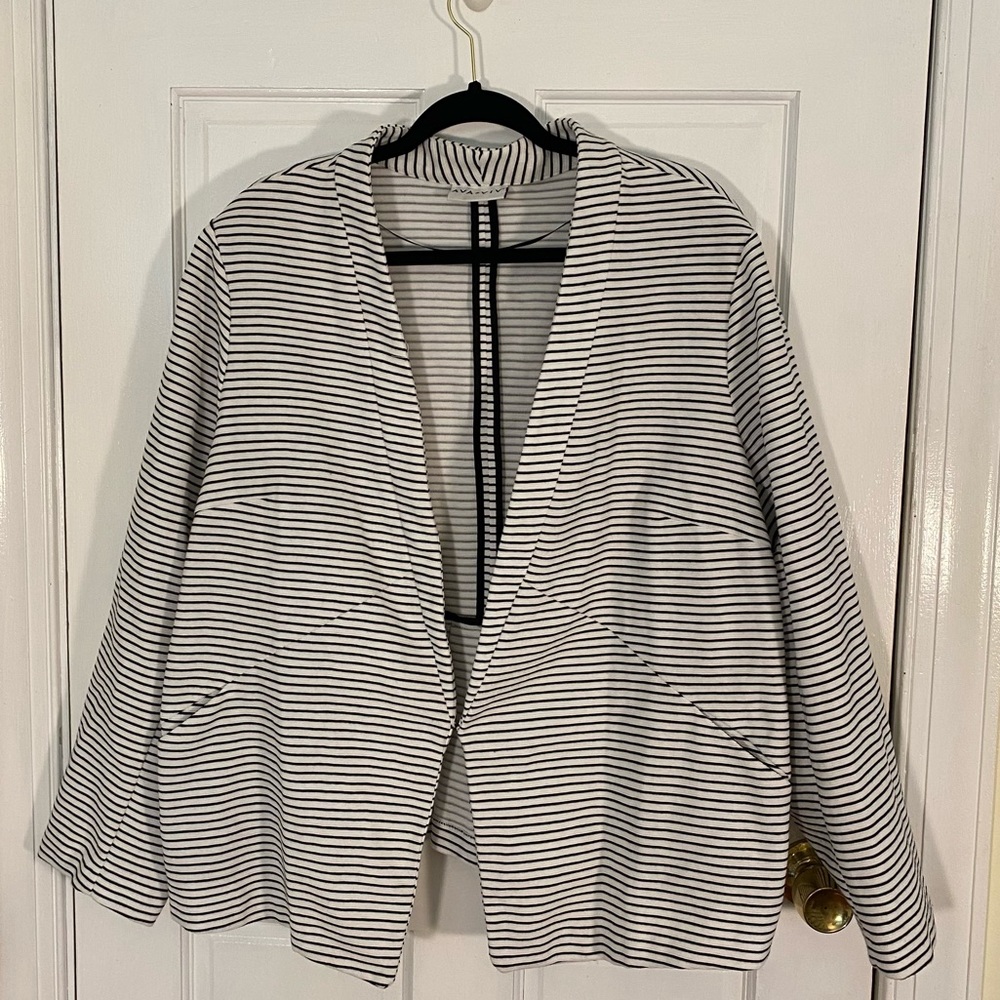 Ava & Viv black and white striped blazer